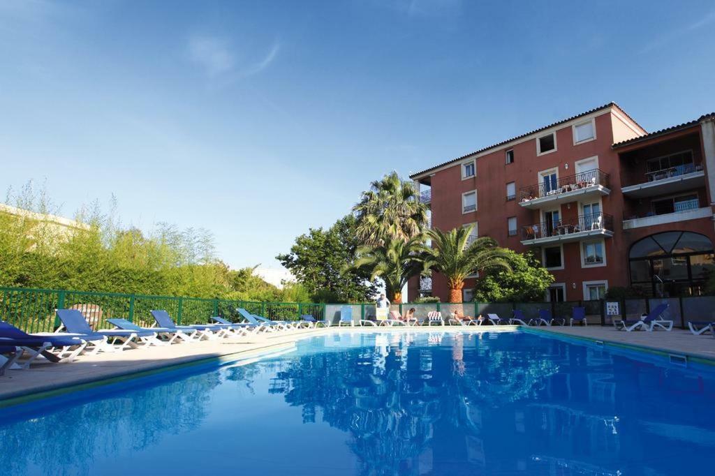 Residence 4 Etoiles Port Marine 圣马克西姆 外观 照片